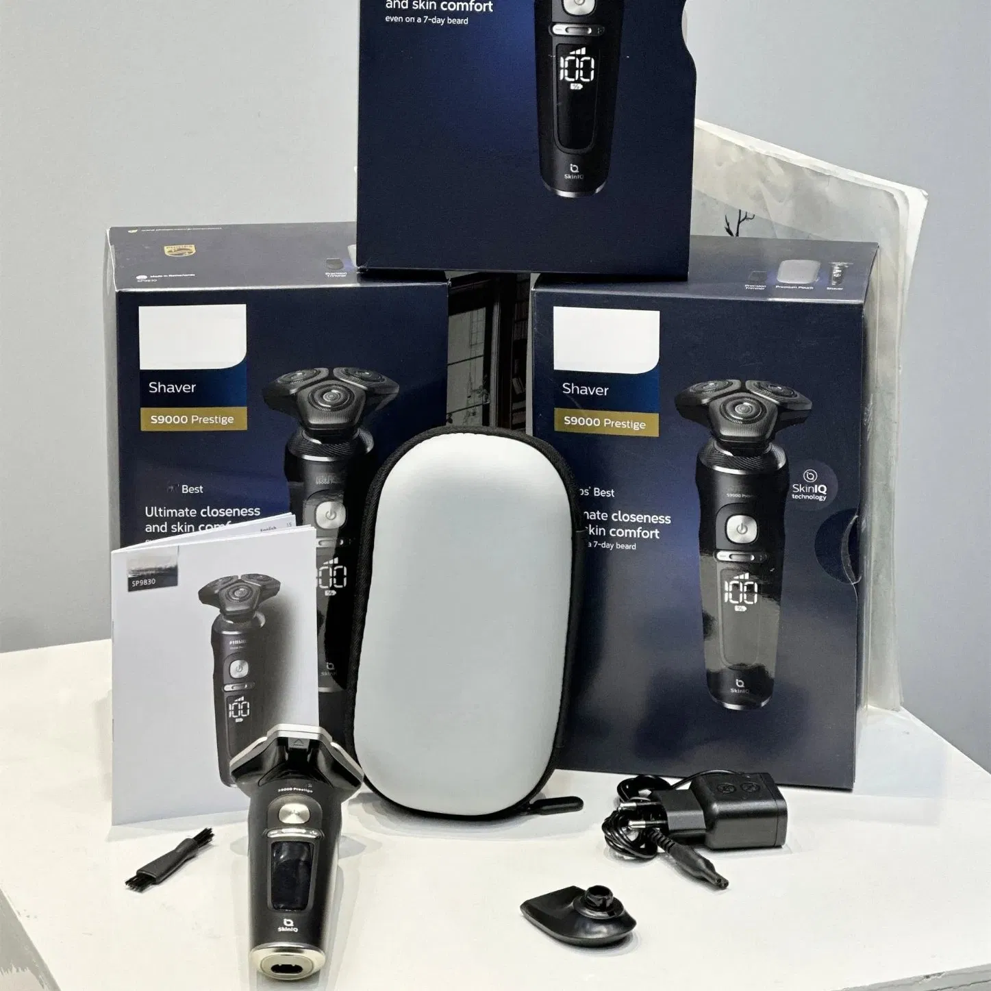Phileps Norelco 9400 Electric Shaver with Biokini Razor for Versatility