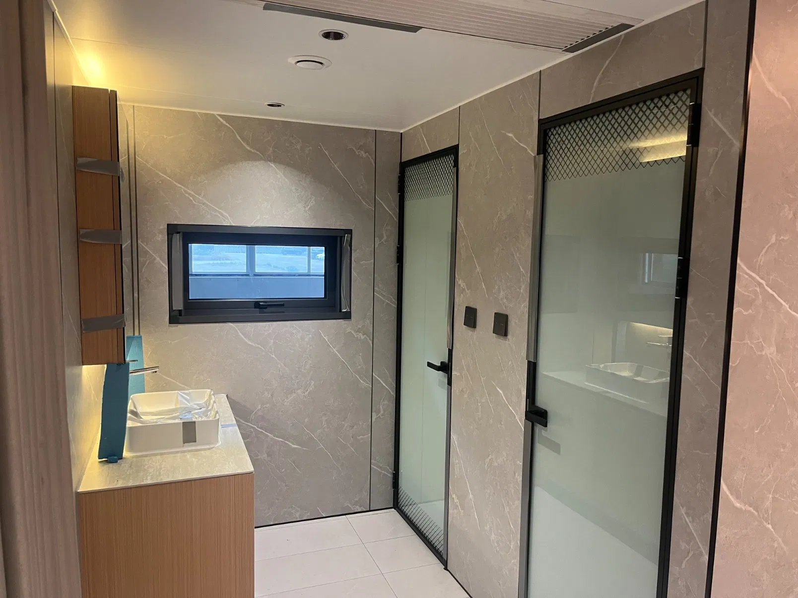 Luxury 40FT Modular Dormitory House: Exclusive Modern Mobile Cabin