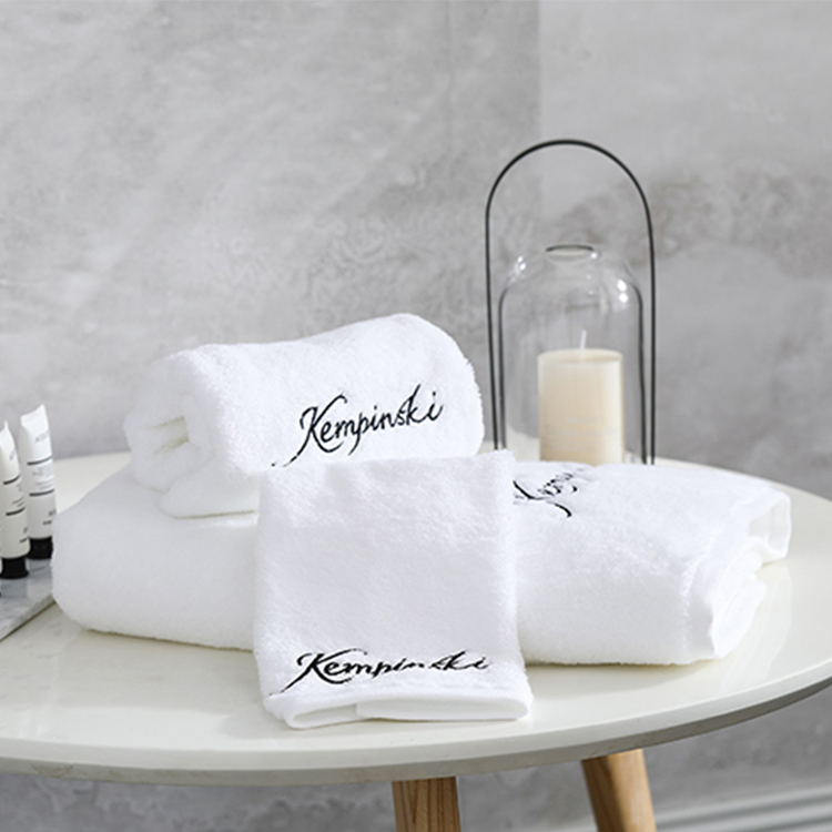 High Quality Customized Design Hotel White Towel with Logo