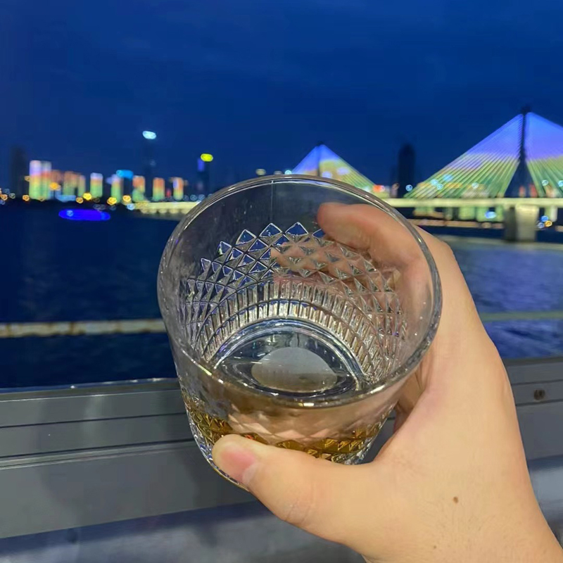 800ml Whisky Whiskey Glass Bottle with 4 Glass Cup Whiskey Glasses Set Whiskey Decanter Set