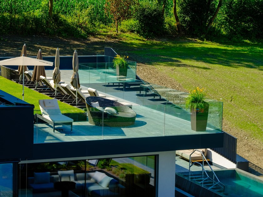 Outdoor Balcony Aluminum U Channel Embeded Floor Glass Railing