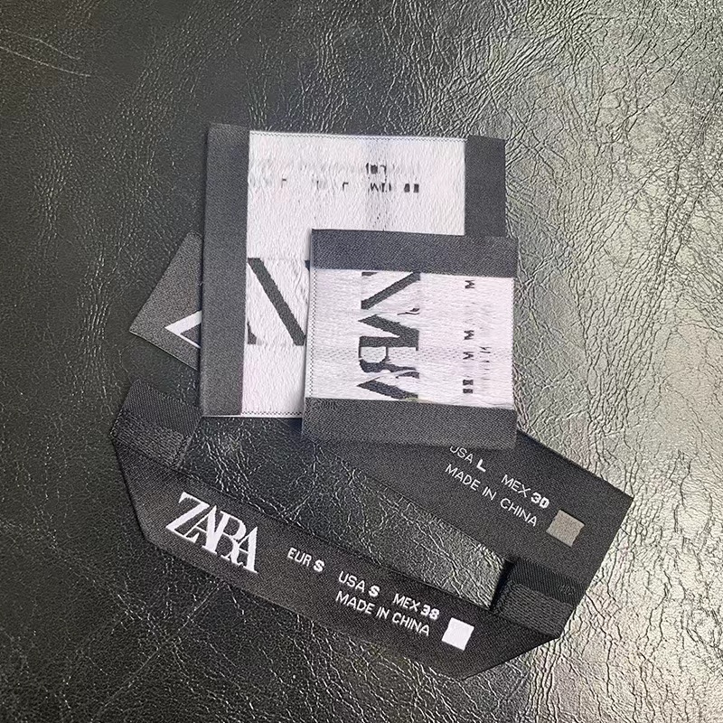 Этикетка тканая для одежды брендированная