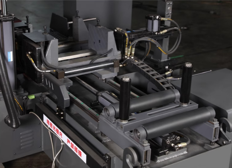 Станок ленточнопильный горизонтальный автоматический с ЧПУ по металлу