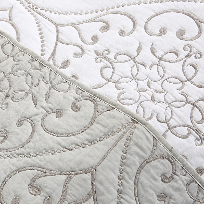 Hotel Textile 100% Cotton Embroidery Coverlets Set Quilts Bedding Bedspreads for Hotel