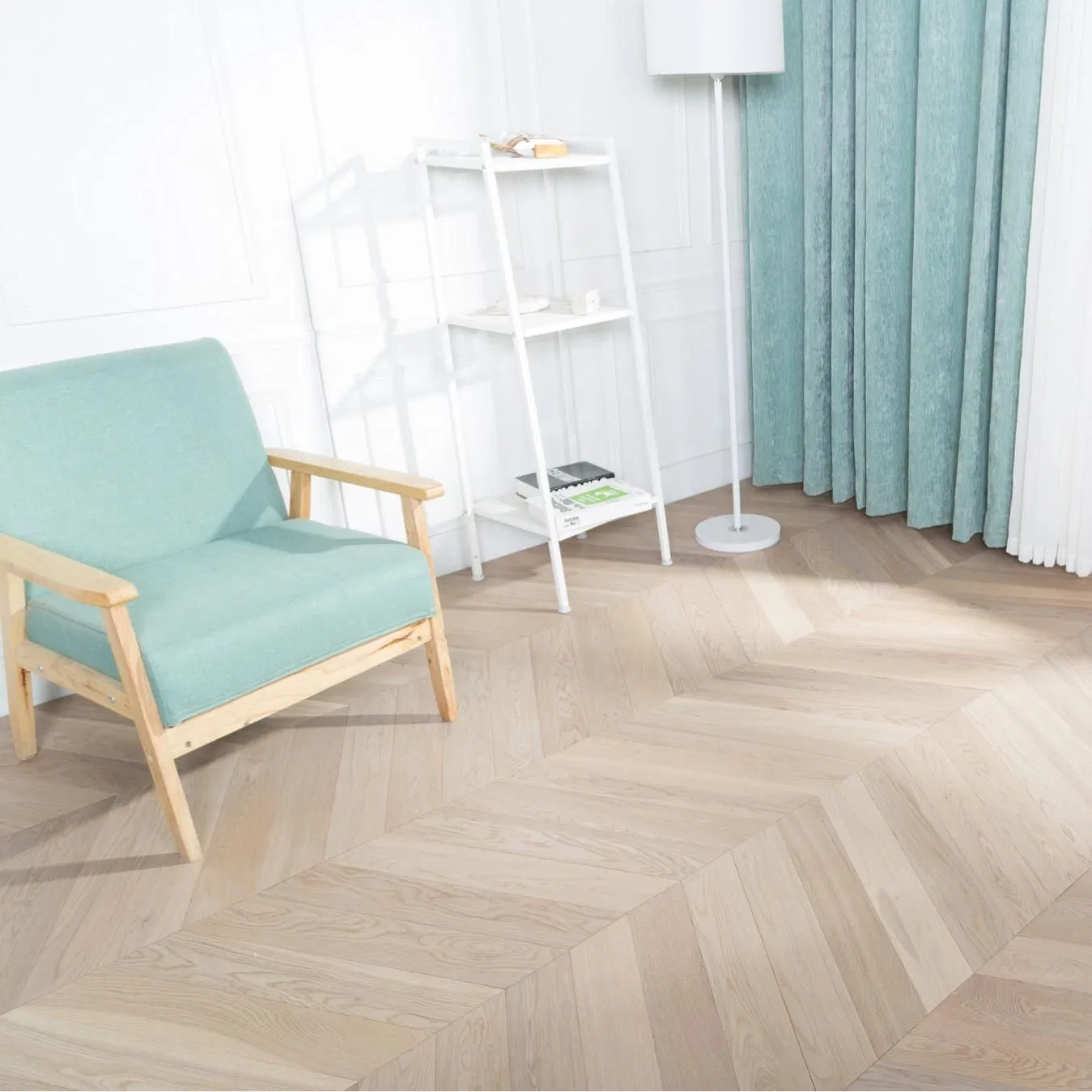 Серый инженерный паркет 'Шеврон' 15мм