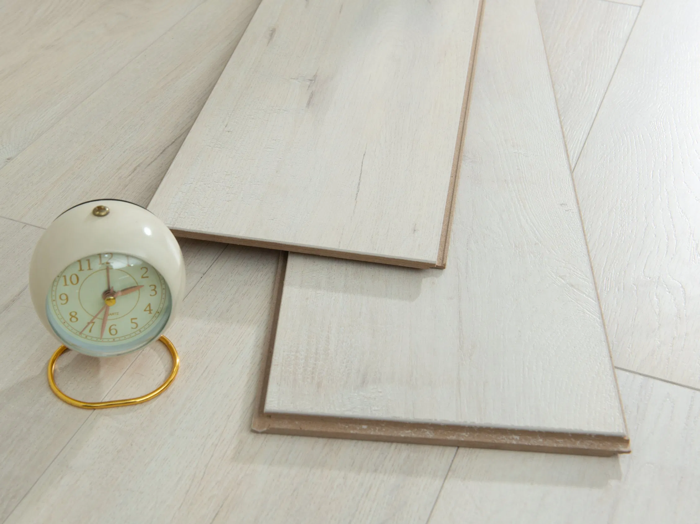 in Stock Hot Selling North American 12mm Random E. I. R. Wood Grain Laminate Flooring