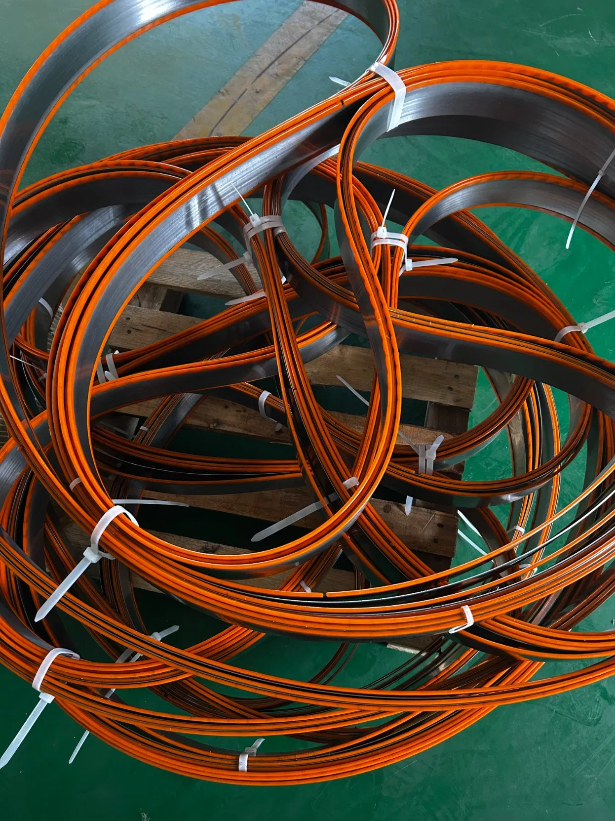 This Tct Circular Saw Blade Is Engineered with Tungsten Carbide Tips for Maximum Durability