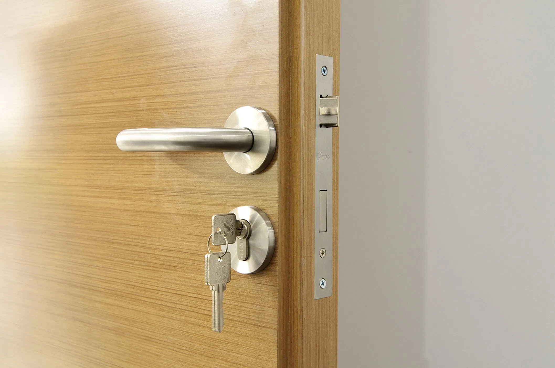 Modern Style Factory Price Bestseller Tempered Glass Soundproof Office Partition