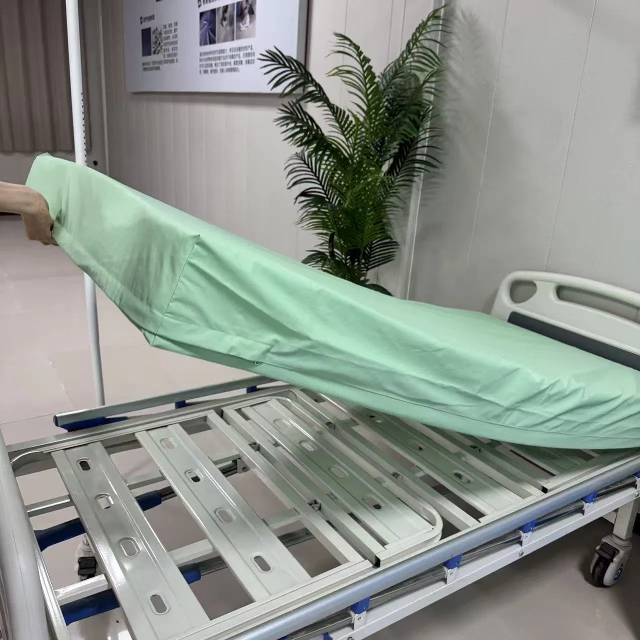 Hospital Home OEM& ODM Bedwetting Incontinence Stain Resistant Antibacterial Mattress Cover