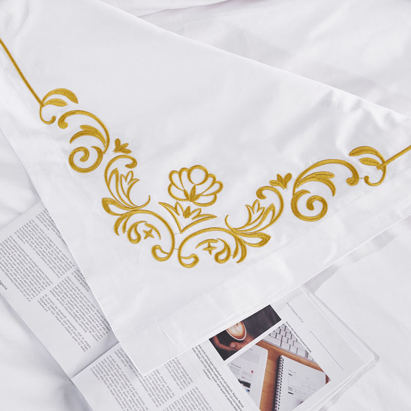 Customized King Queen Size Hotel Bed Linen 100% Cotton Bed Sheets Embroidery Duvet Cover High Quality 300tc Satin Cotton White Hotel Bedding Set