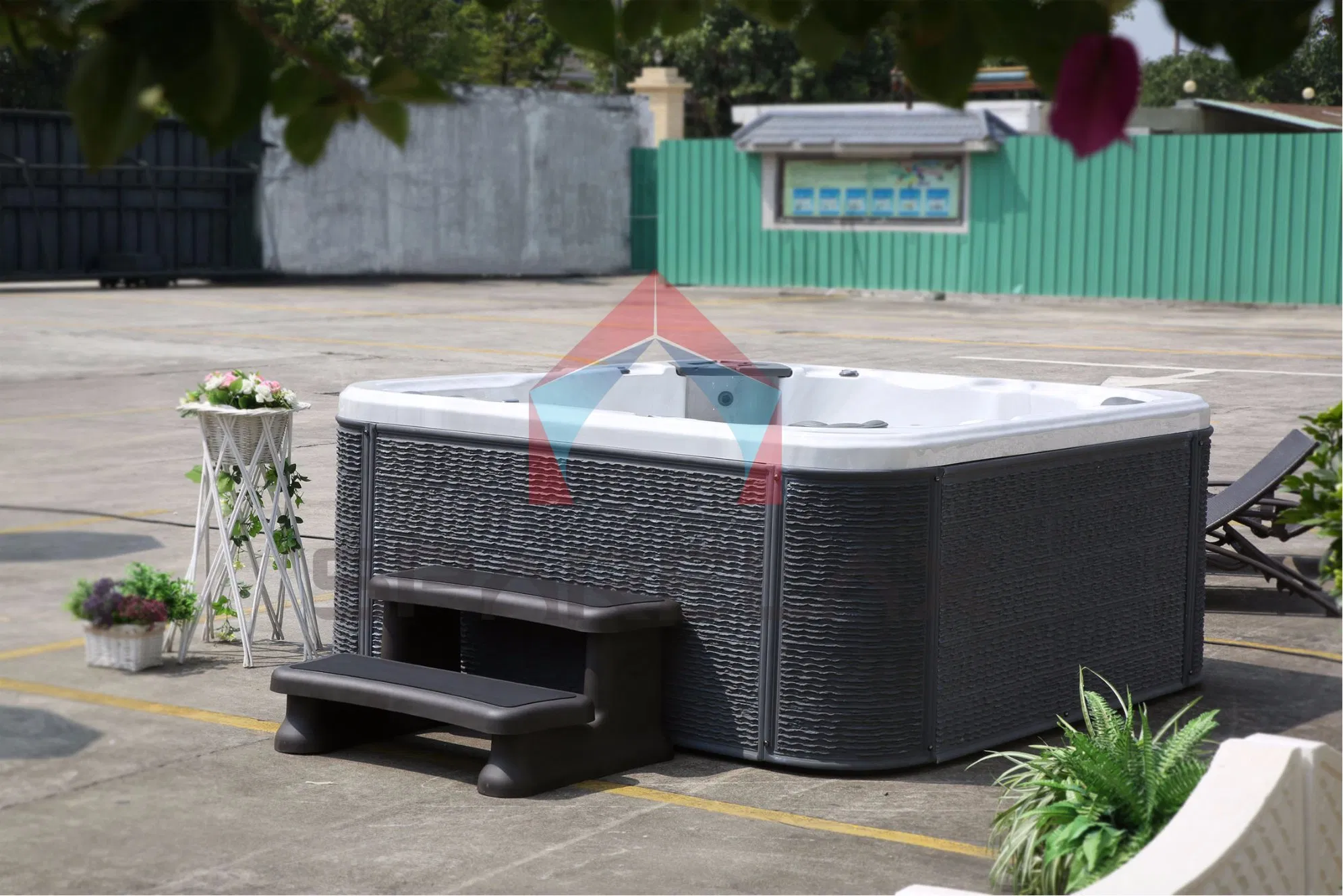 Акриловый уличный спа-бассейн 6A02 на 5-6 человек