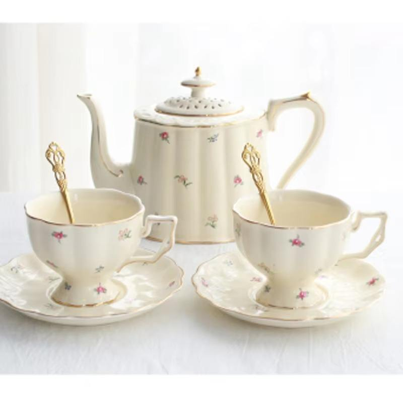 Набор кофейных чашек с позолотой и цветами, 12 унций