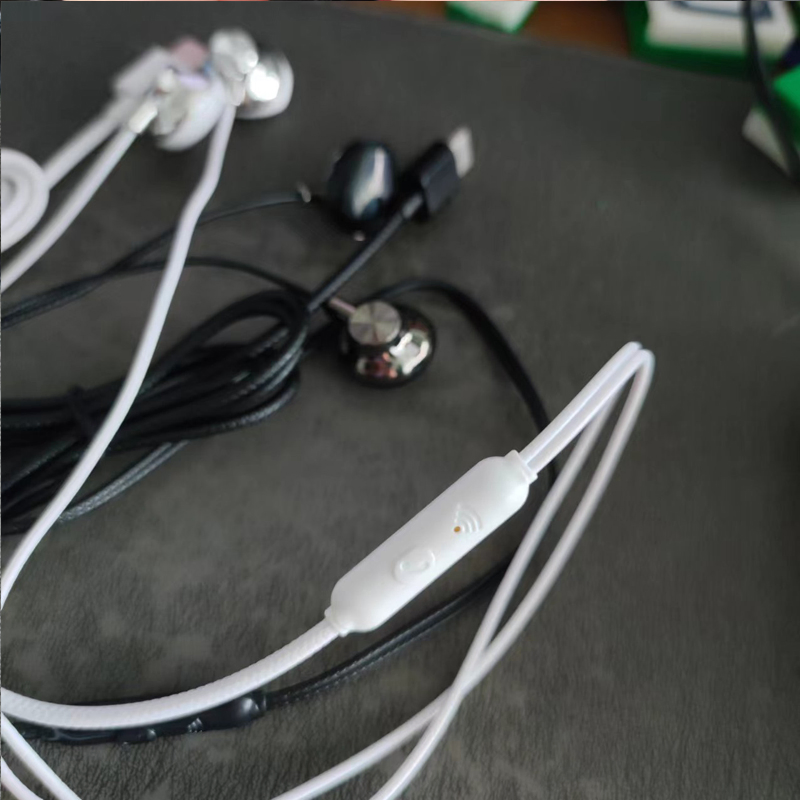 New High Quality Wire Type C Earphone Earbuds Headphones for Cellphone