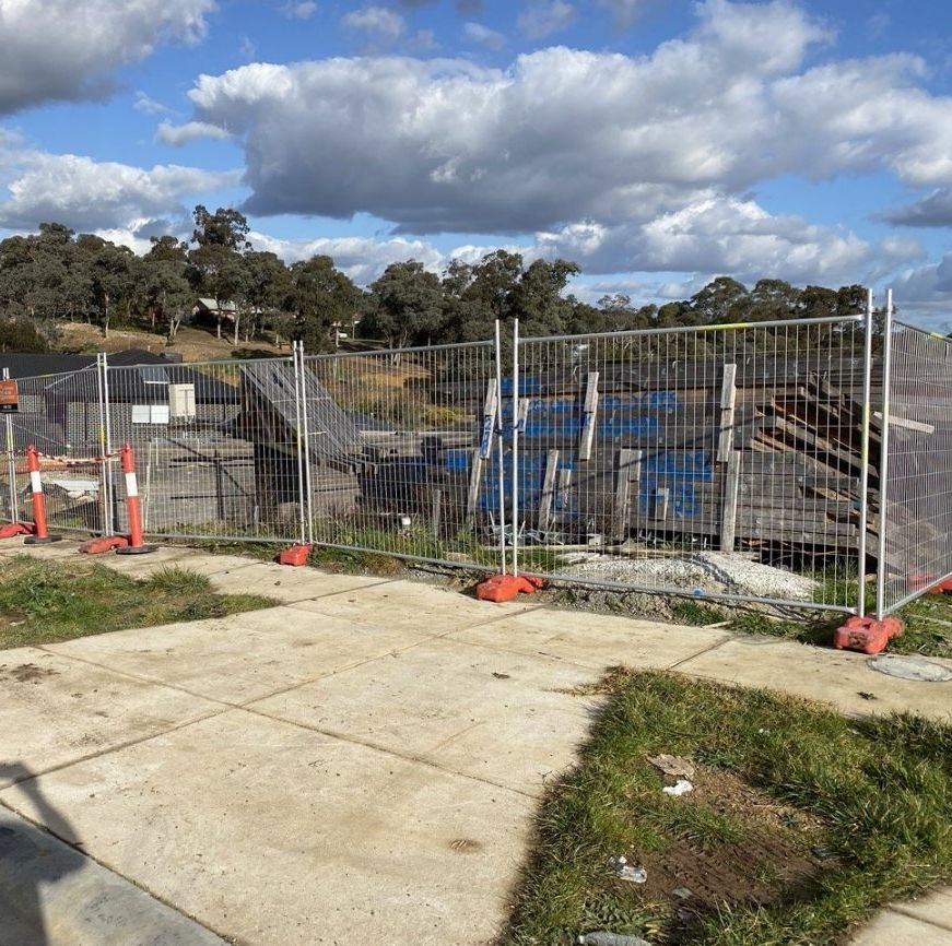 2400mm (L) X2100mm (H) Panel Size Pre-Galvanised 42 Microns Australia Temporary Fence Panels for Construction