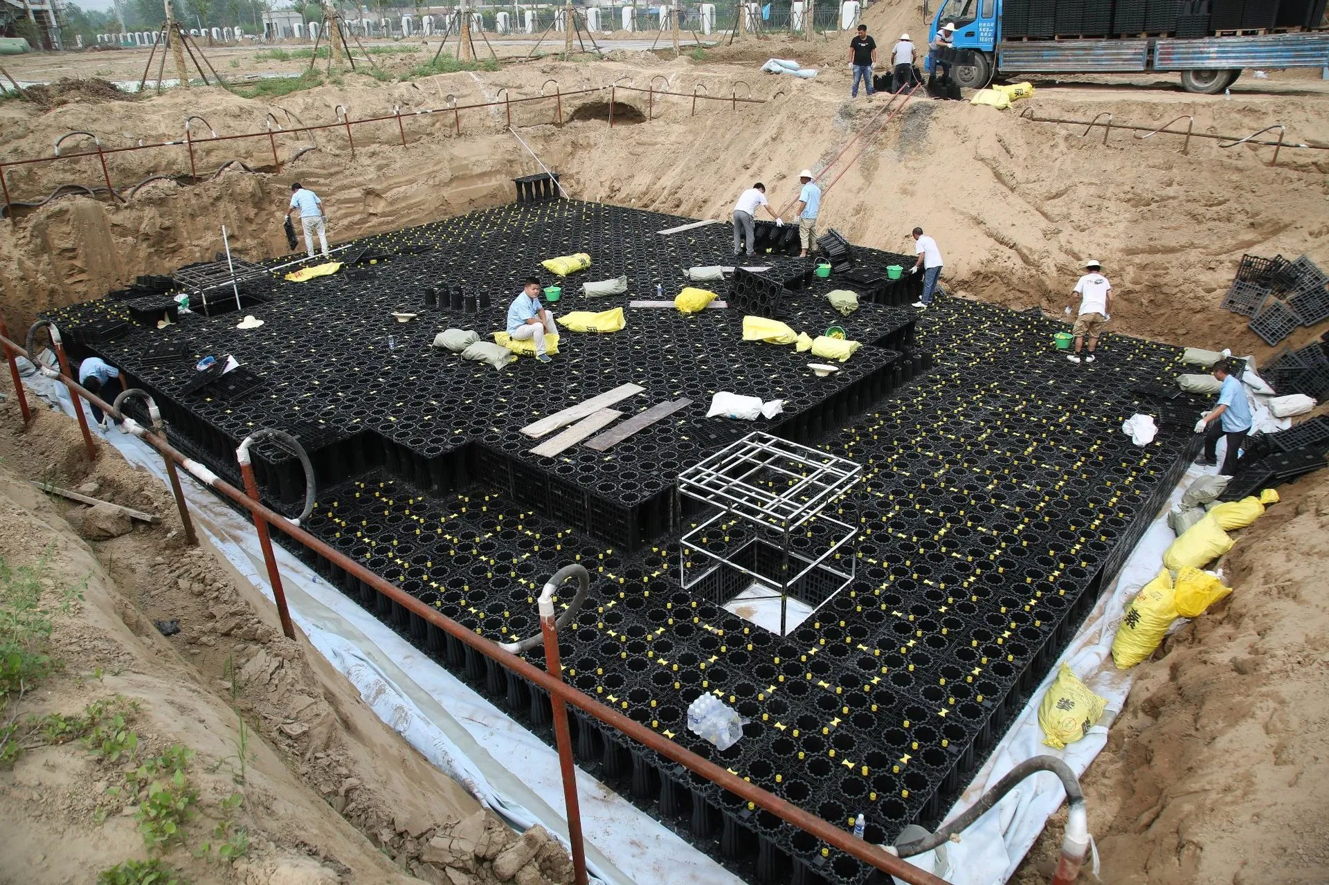 Underground Water Tank Soakaway Crate Plastic Geocelluar Storage Modulars Stormwater Detention Tank