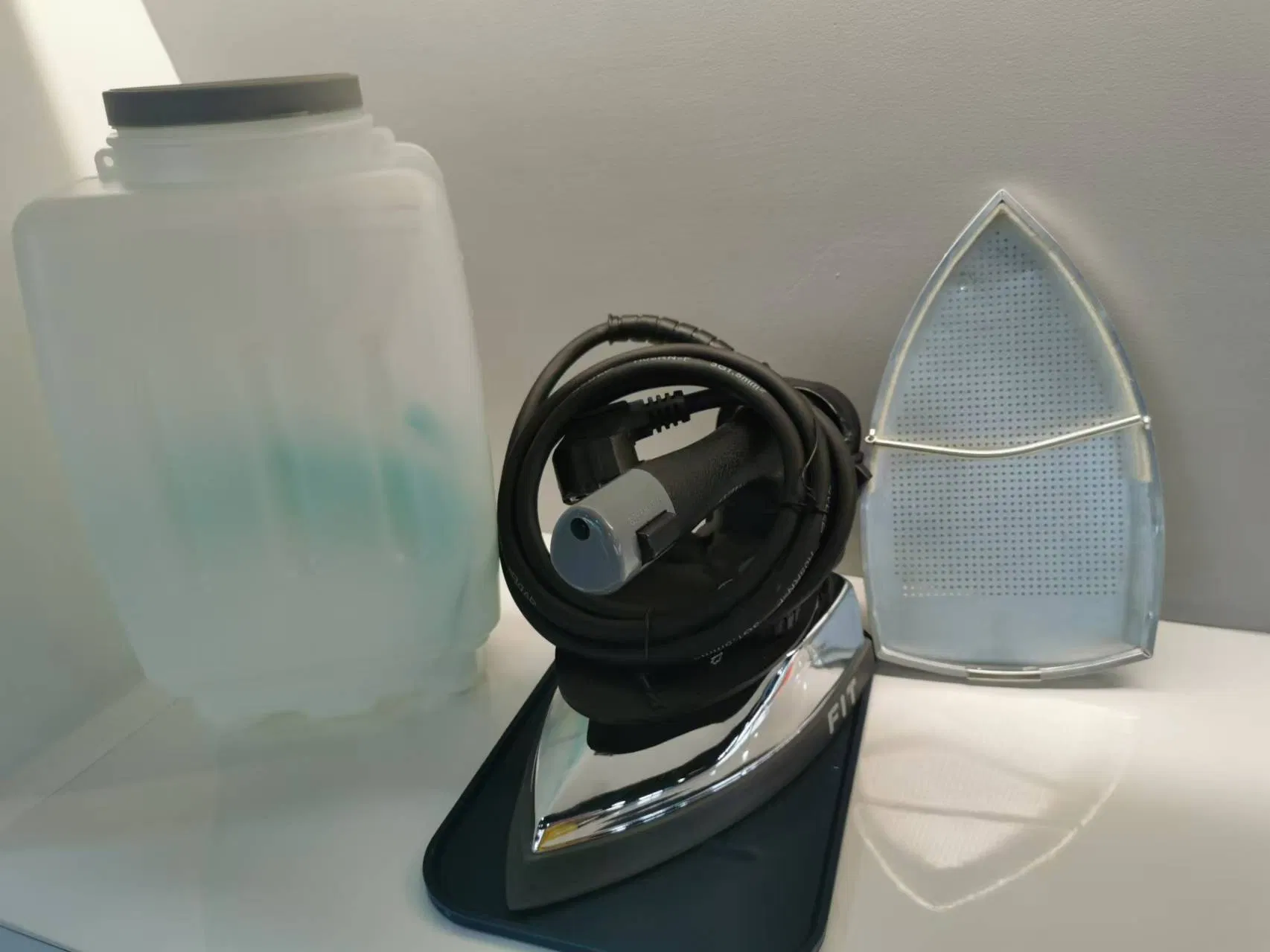 Gravity Feed Steam Iron for Family&Laundry Fit-300