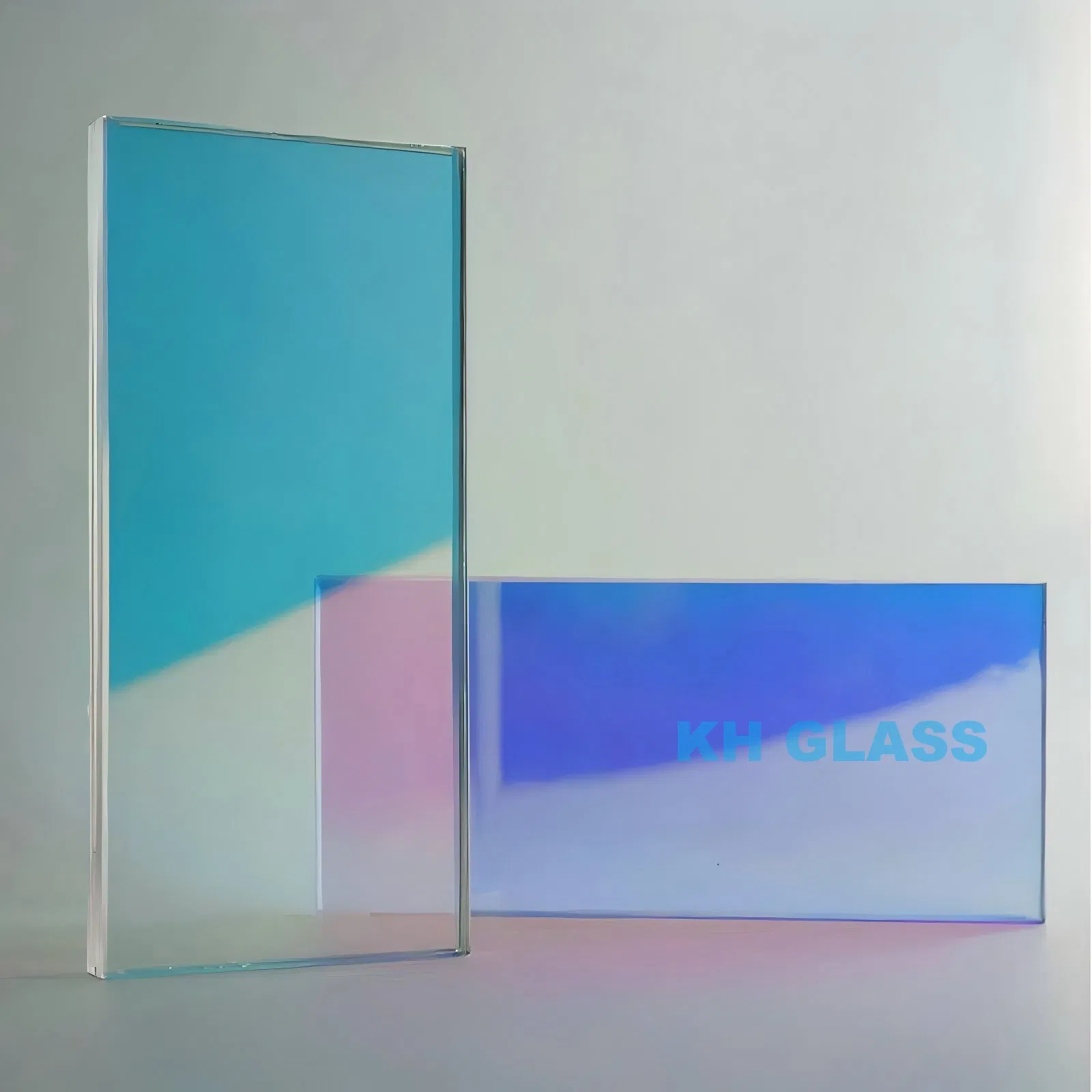 Elegant Glass Partition with Sleek Mirror Finish for Modern Decor