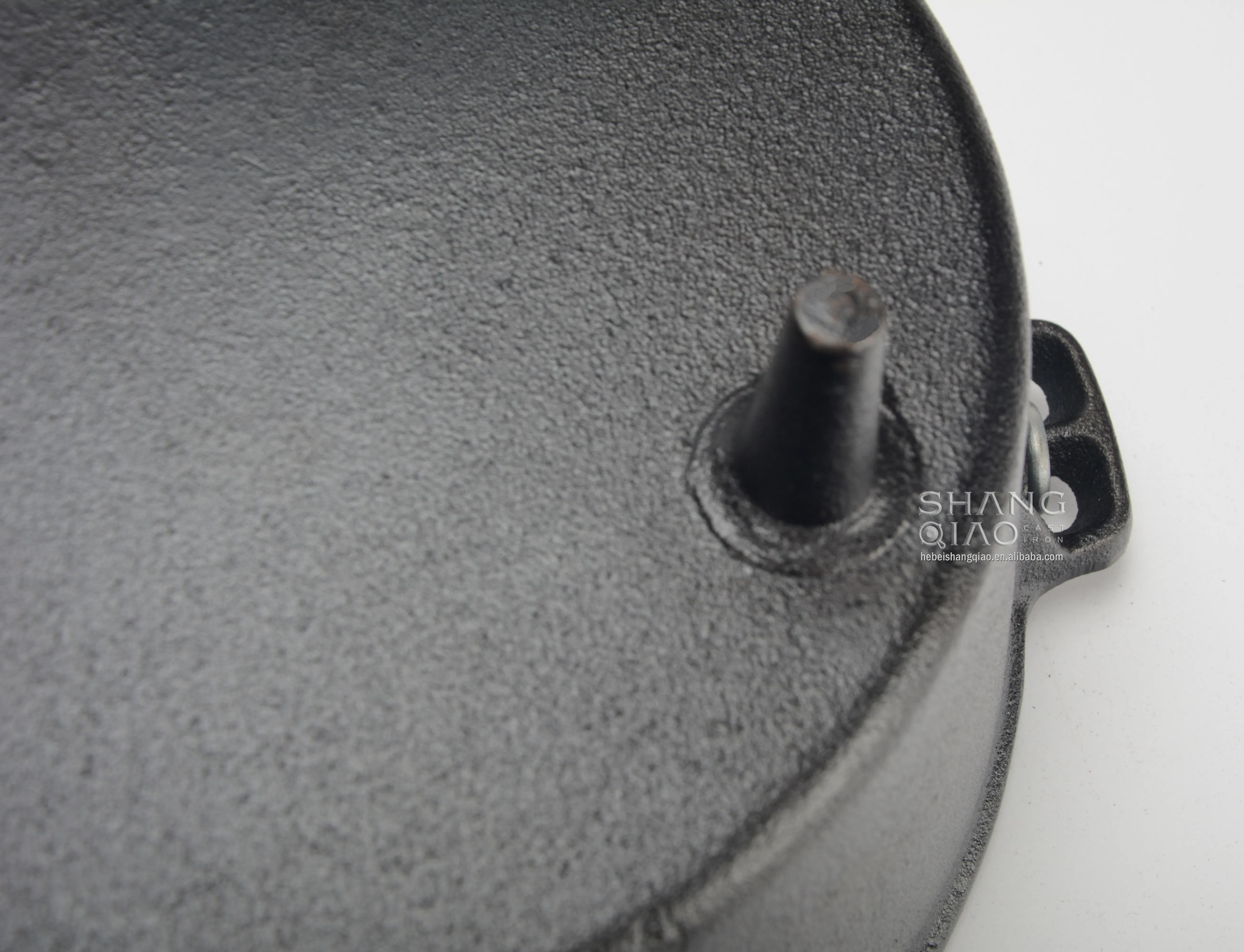 Чугунный котелок для кемпинга с 3 ножками