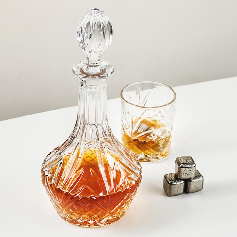 Whisky and Brandy Decanter 650ml Crystal Whiskey Unique Crystal Glass Decanter Bottle