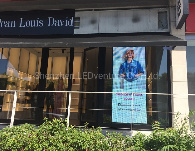 Vest Display Cabinet with P2.6 LED Billboard Price with Aluminum Cabinet