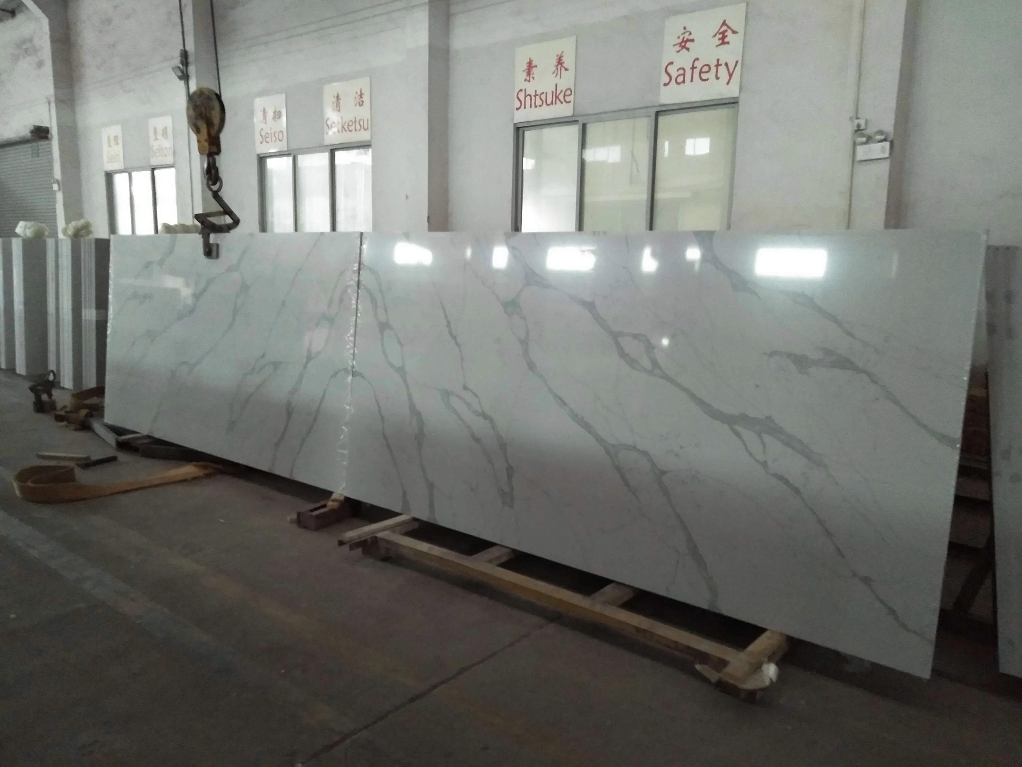 SF-18111 Calacatta Artificial Engineered Quartz Slabs for Floor Wall Countertop