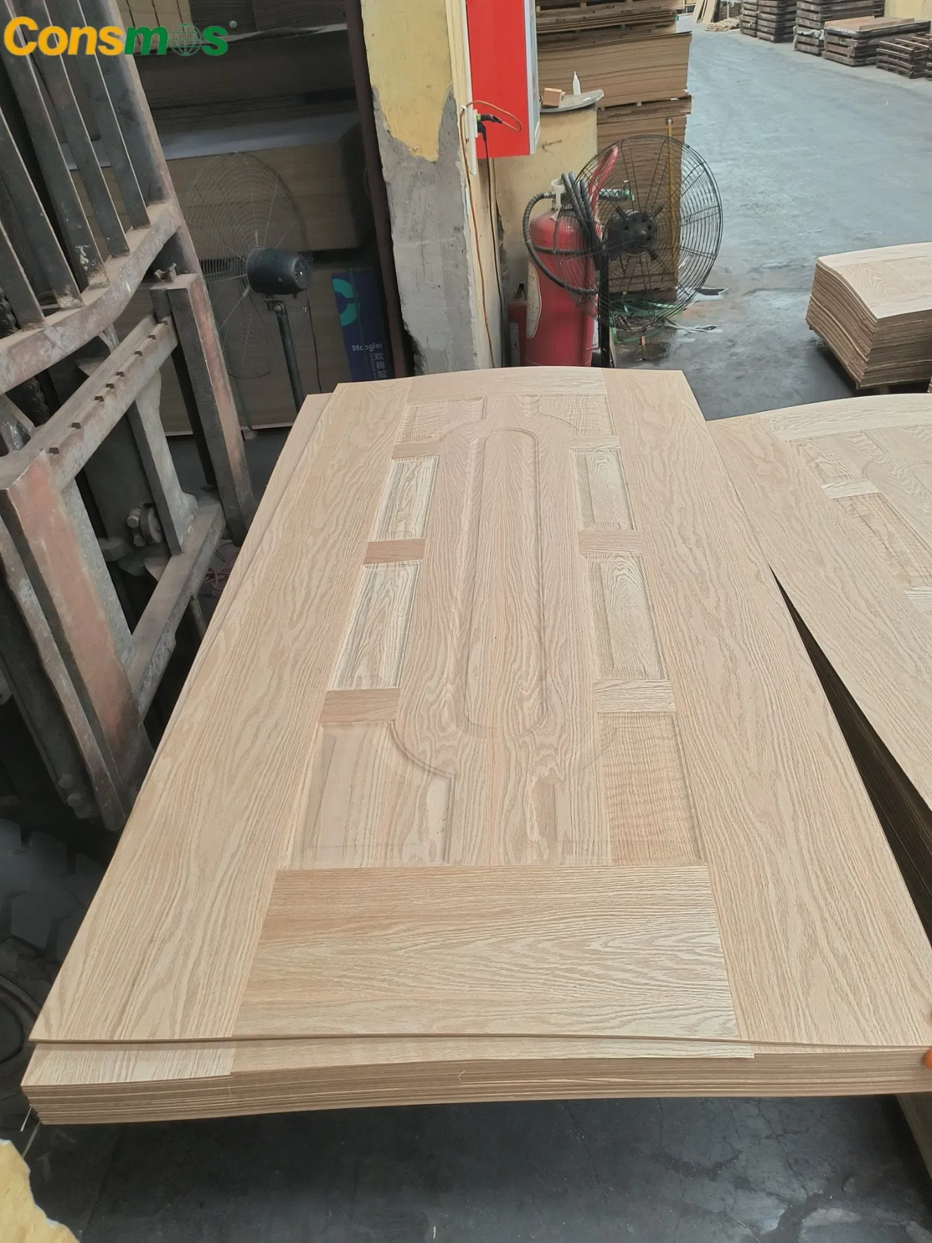 Consmos High Quality Favorable Price Natural Wood Moulded Wood Veneer MDF/HDF Molded Door Skin
