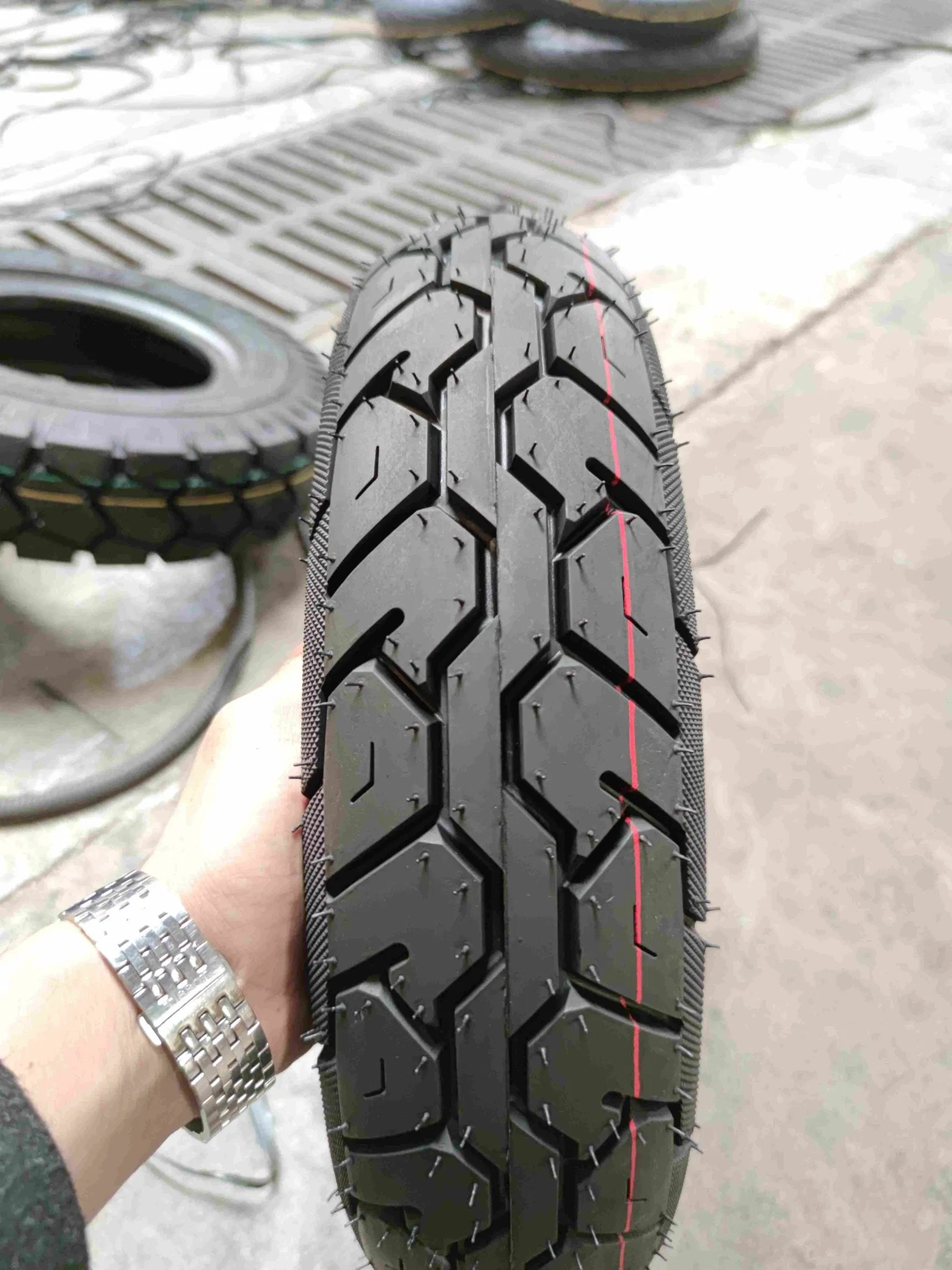 Шина для скутера и малокубатурного мотоцикла