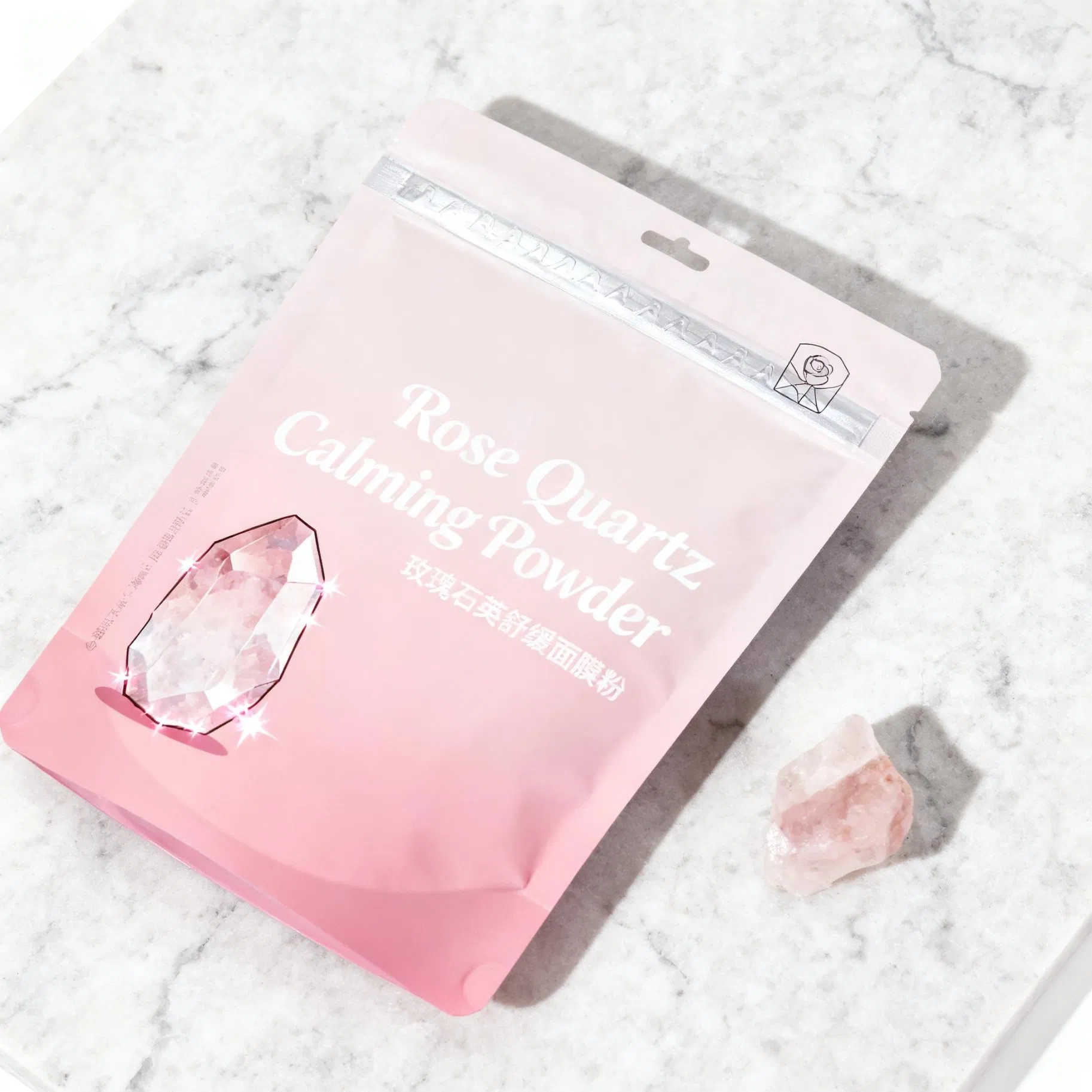 Oil-Free and Mattifying Menthol and Diatomaceous Earth Face Mask for Oily Skin and Shine Control