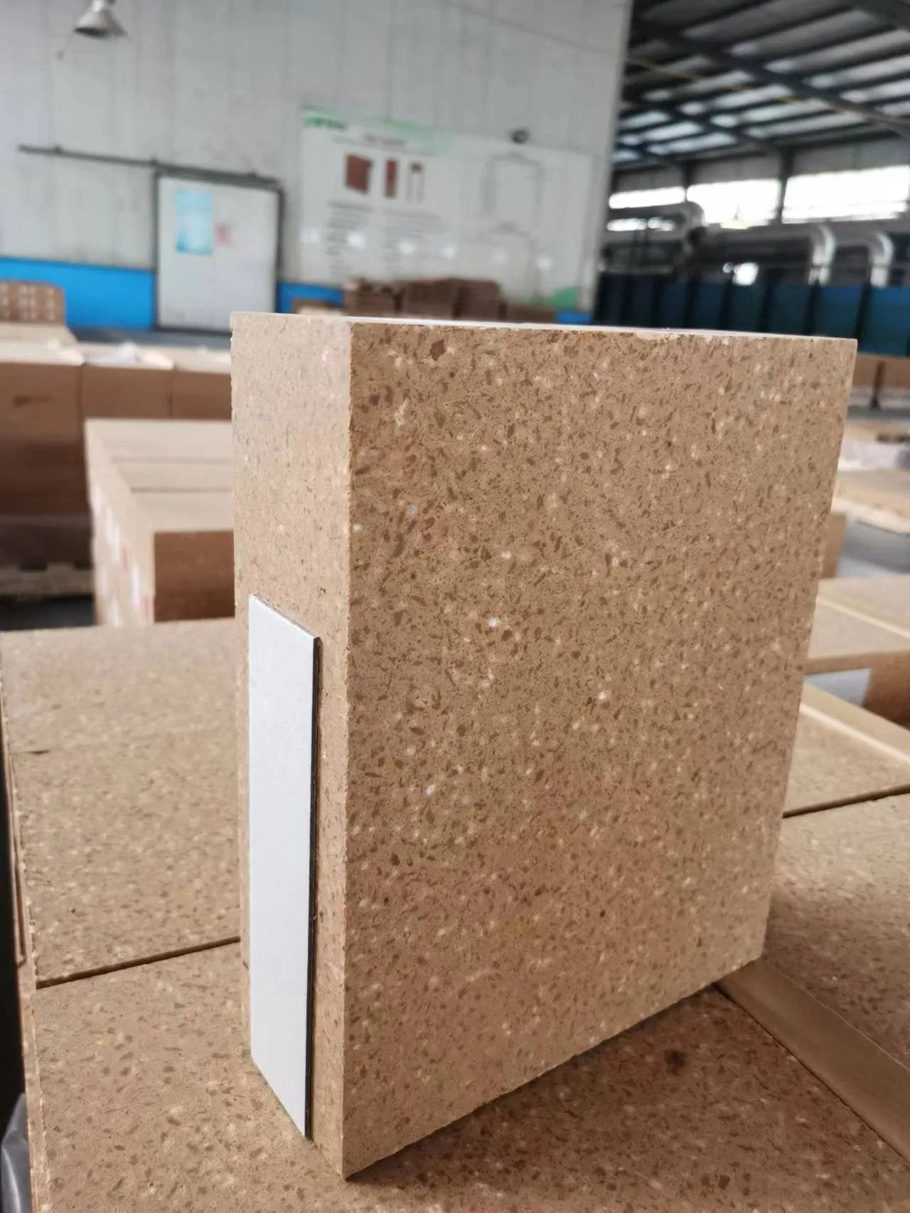 Магнезито-шпинельный огнеупорный кирпич LZR MLJ85 для вращающихся печей