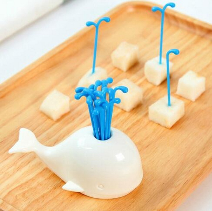 Cute White Whale Spout Fruit Fork Set