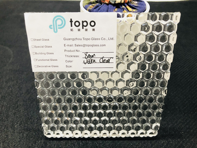 5mm 6mm 8mm Super Clear Low Iron New Design Figured Pattern Glass (UCP-TP)