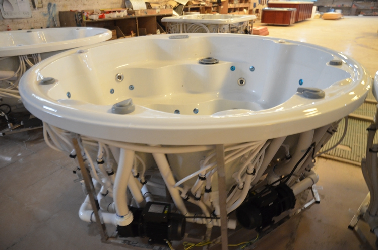 Акриловая уличная гидромассажная ванна на 7 человек