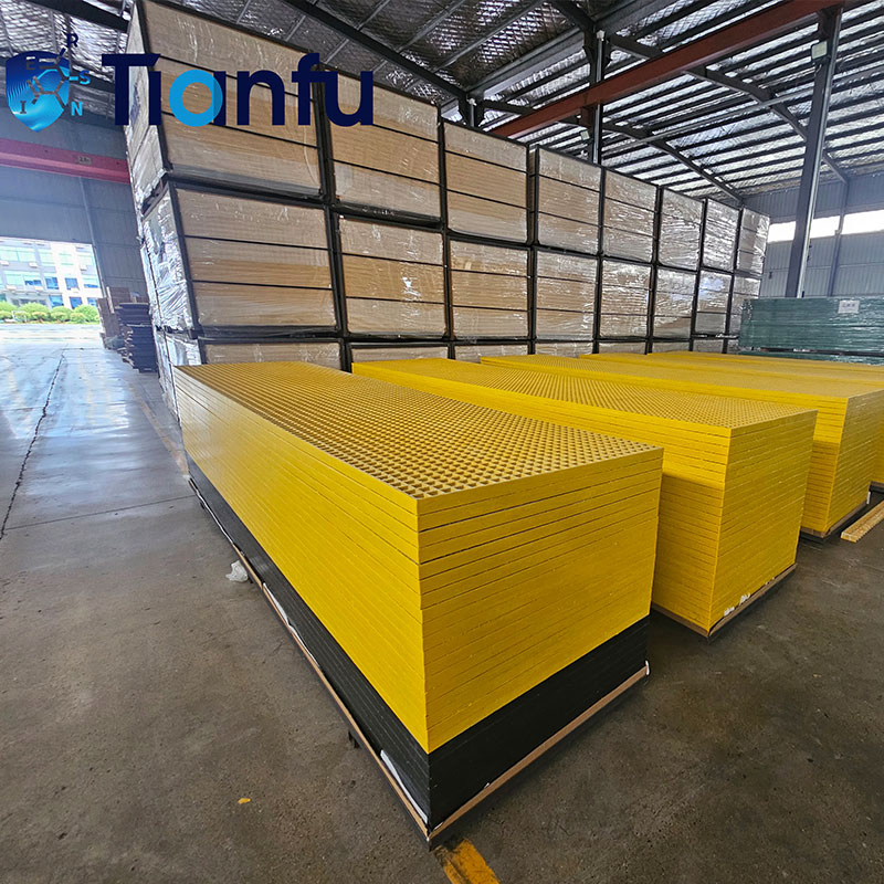 Safe Walking FRP Grating for Wet Areas with Anti-Skid Top Layer