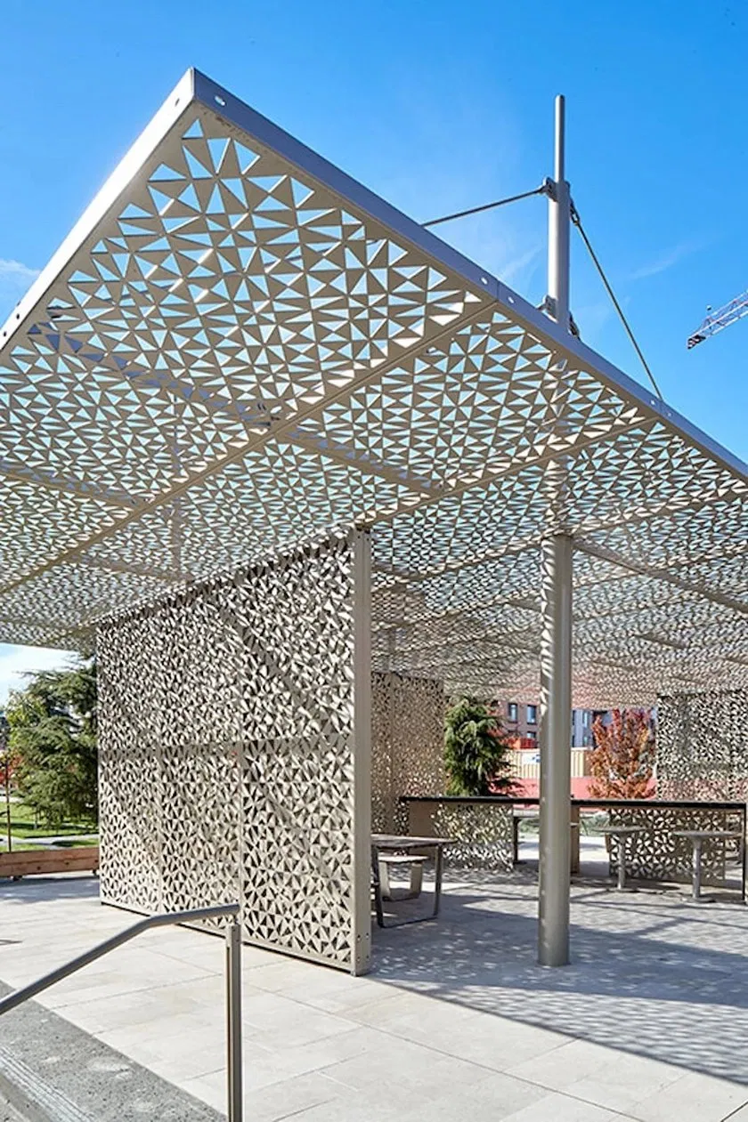 Hyper Durable Surface Finish 10 mm Roof Aluminum Perforated Screen Panel