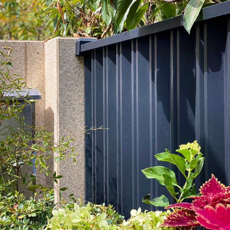 Customizable Aluminum Fence Railing System with Elegant Wooden Case