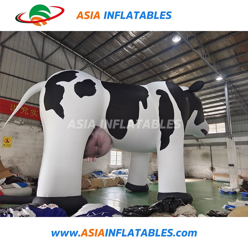 Customized Cartoon Farm Milk Cow Inflatable Advertising Cow for Decoration