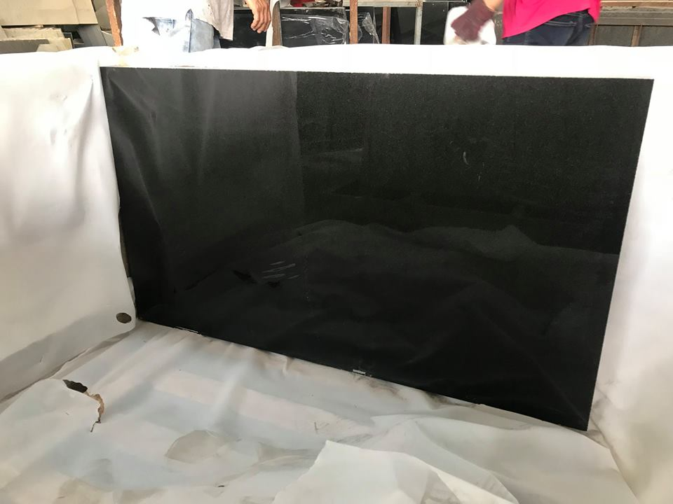 Гранитная плитка Absolute Black 600x600 мм для пола