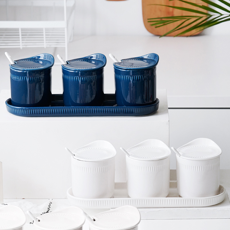 Набор керамических банок для специй с подносом