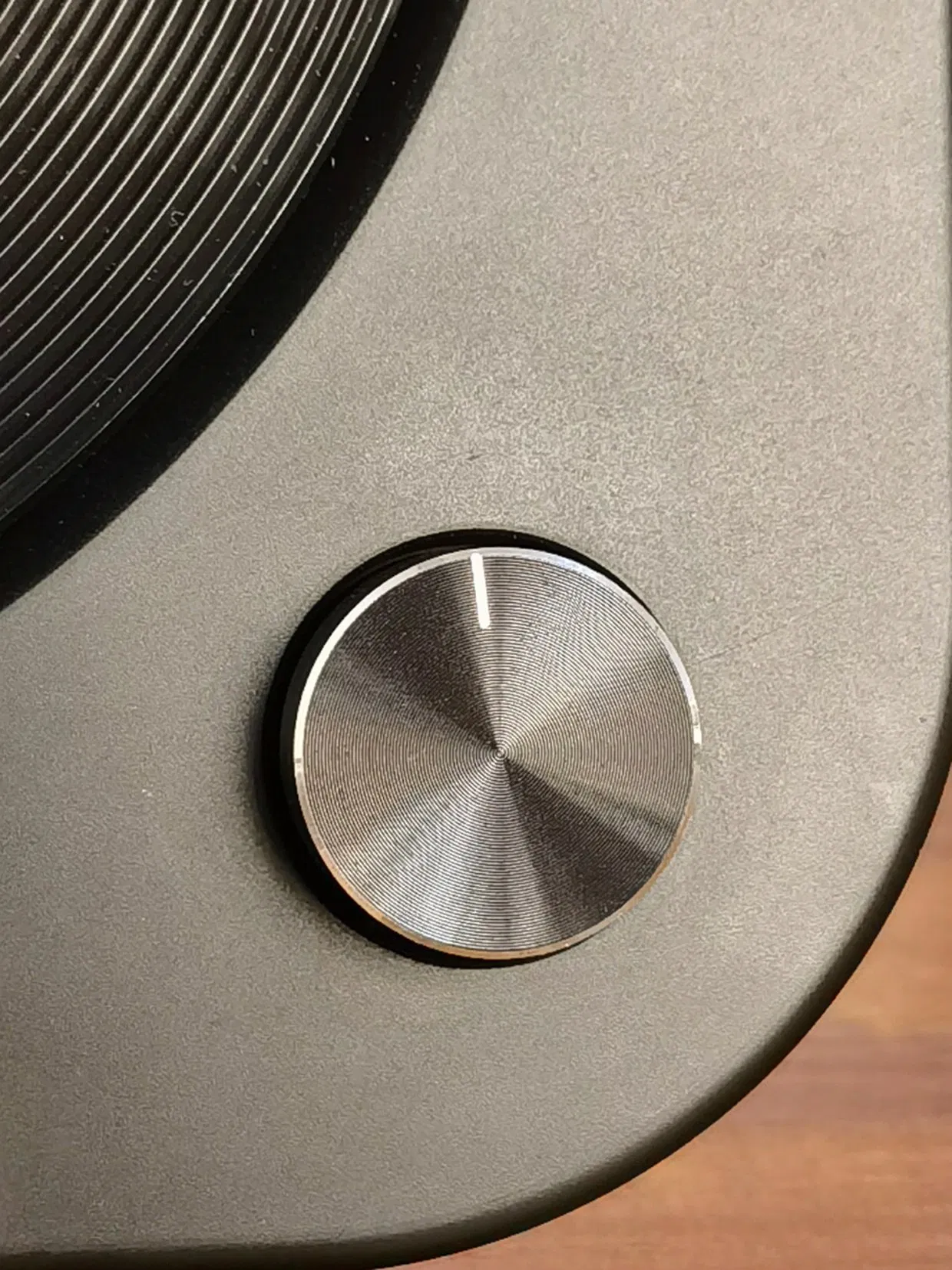 Household Classic Shape Wireless Music Player Blue-Tooth and a Wireless Charger