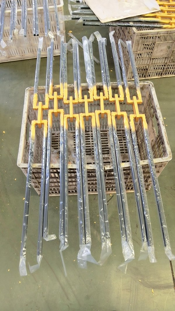 Modern Popular Black with Golden Color Chain Link Wrought Iron Baluster