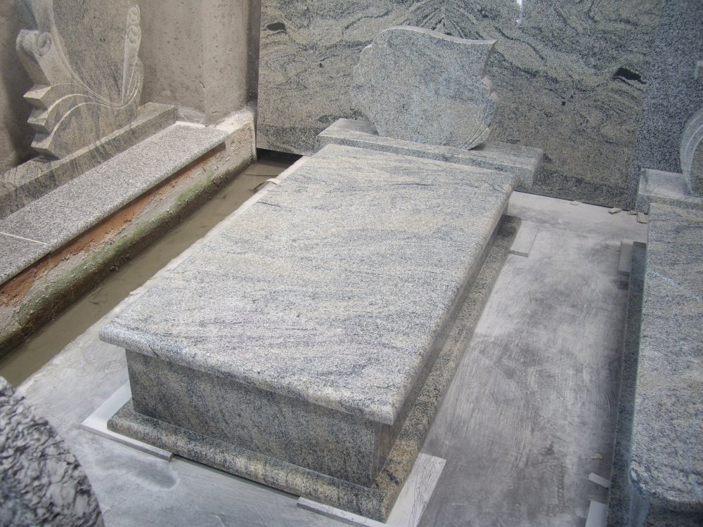 Wholesale Granite European Memorial Gravestone for Cemetery Material Cross Hand Carving, Machine Carving Memorial Monument for Poland