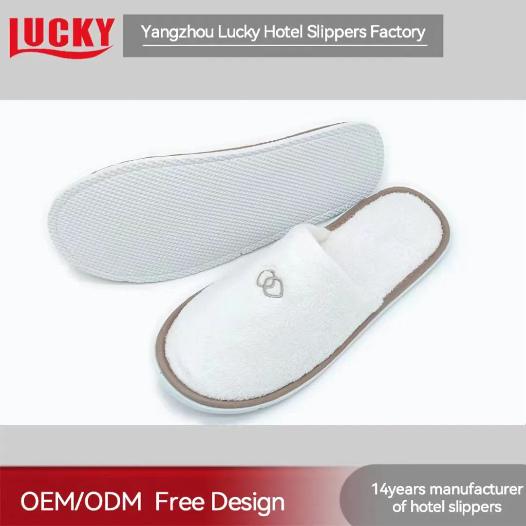 China Manufacturer Velour Terry Cloth Fabric Disposable Slippers Hotel Personalized Embroidery Logo White Coral Fleece Hotel EVA Slippers for 5 Star Hotels