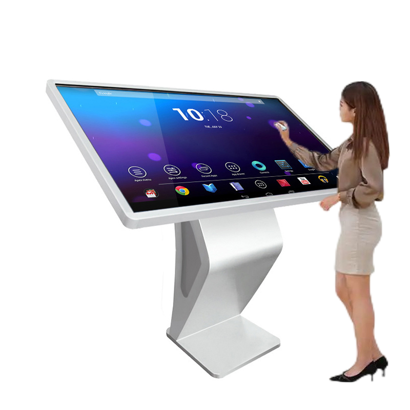 55-дюймовый интерактивный сенсорный киоск