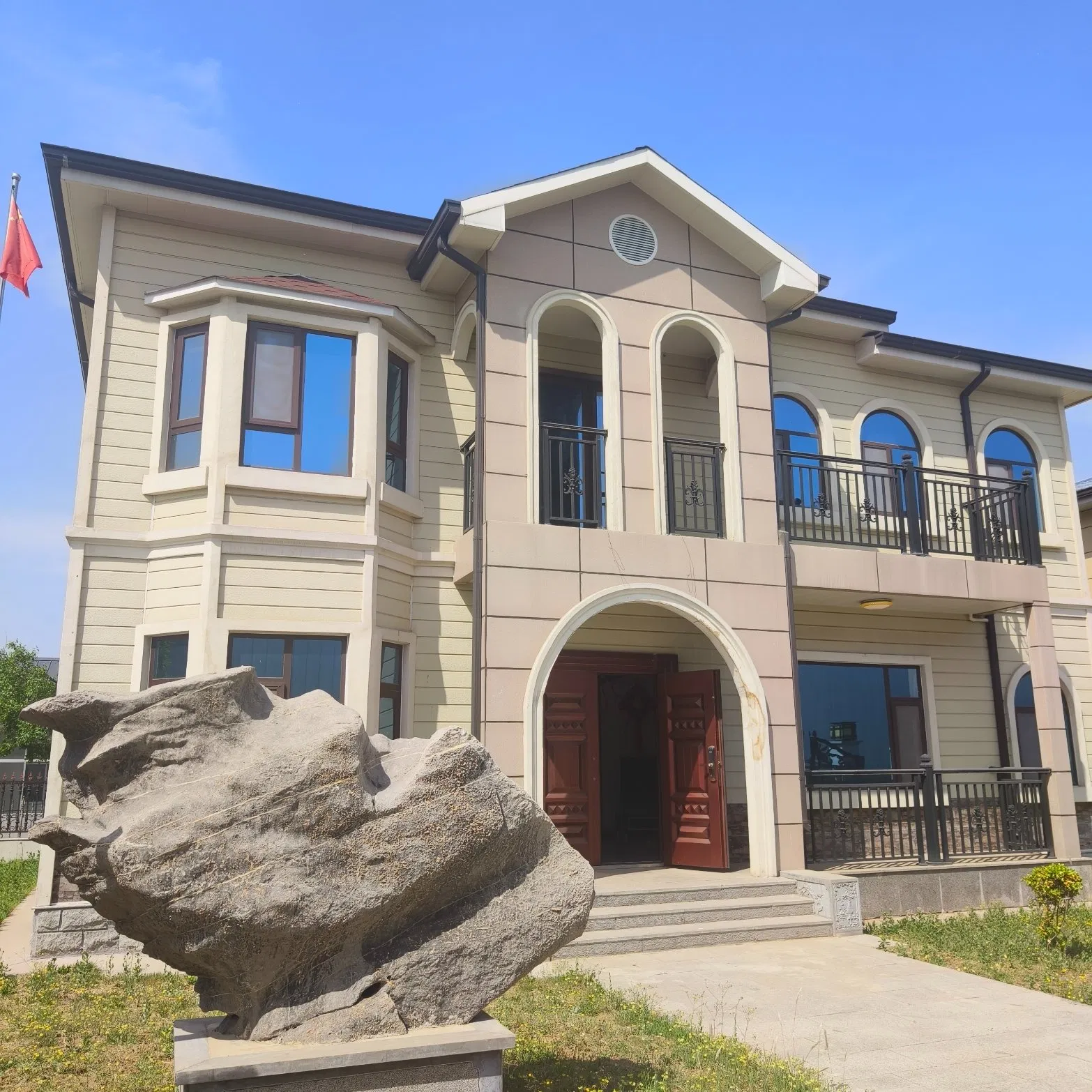 Comfortable and Safe Light Steel Villa Chinese Style European Style Custom Prefabricated House