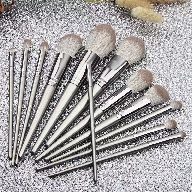 Factory Wholesale Silver Luxury Wooden Handle Comfortable Soft Makeup Brushes Popular
