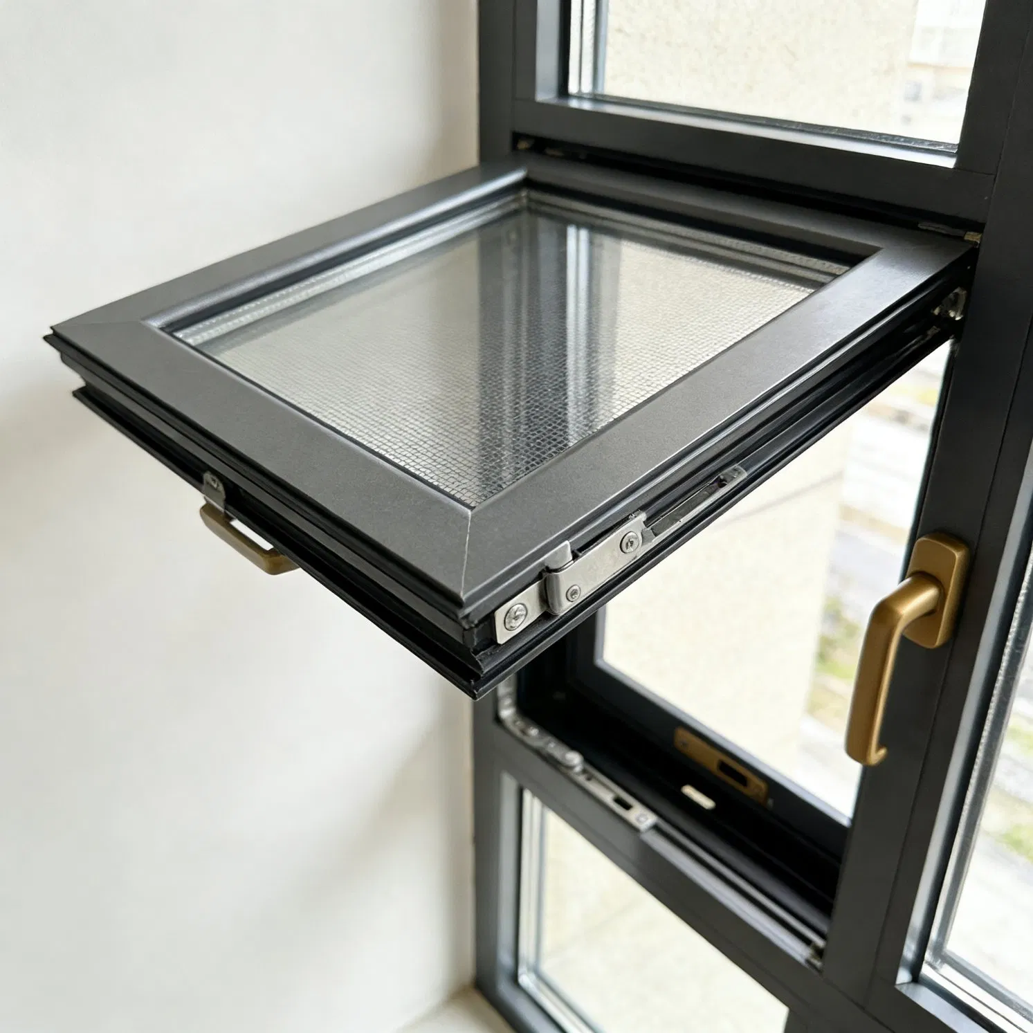 Anti-Fall, Outward-Opening and Inward-Tilting Aluminum Heat-Insulating Frence Awning Window