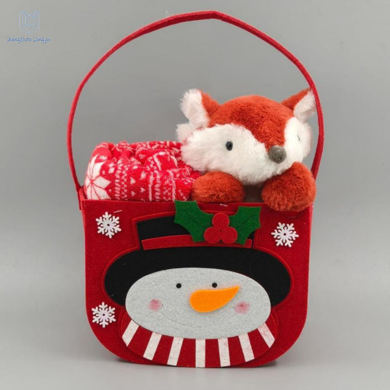 2026 Customizable Wholesale Toy Blanket Christmas Gift Basket: Penguin - Themed Bag with Snowflake Towel & Plush Tree