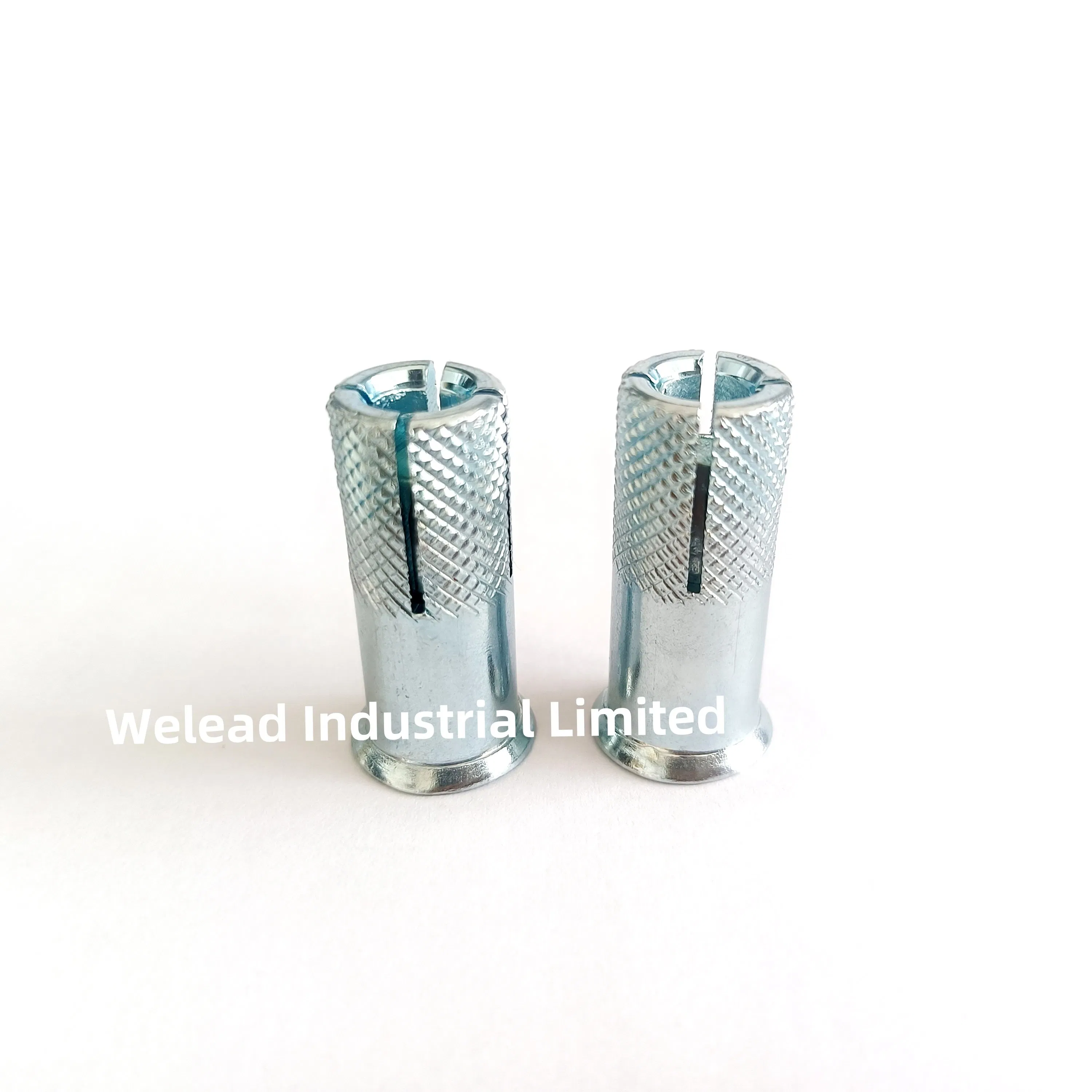 Анкерный болт с гайкой для бетона, оцинкованный