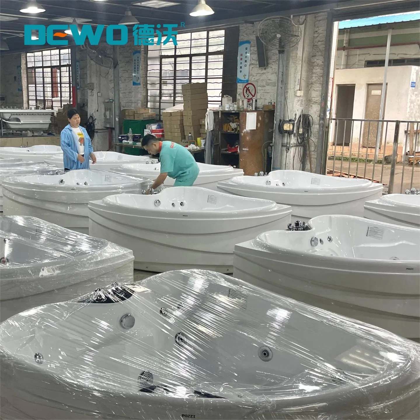 Акриловая угловая джакузи с гидромассажем DEWO