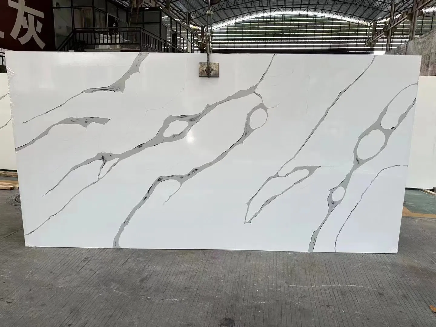 Polished Calacatta Customized Solid Surface/White/Black/Grey/Yellow/Gold Artificial Marble/Engineered Quartz Stone Slab for Kitchen/Bathroom/Island/Worktops/Van